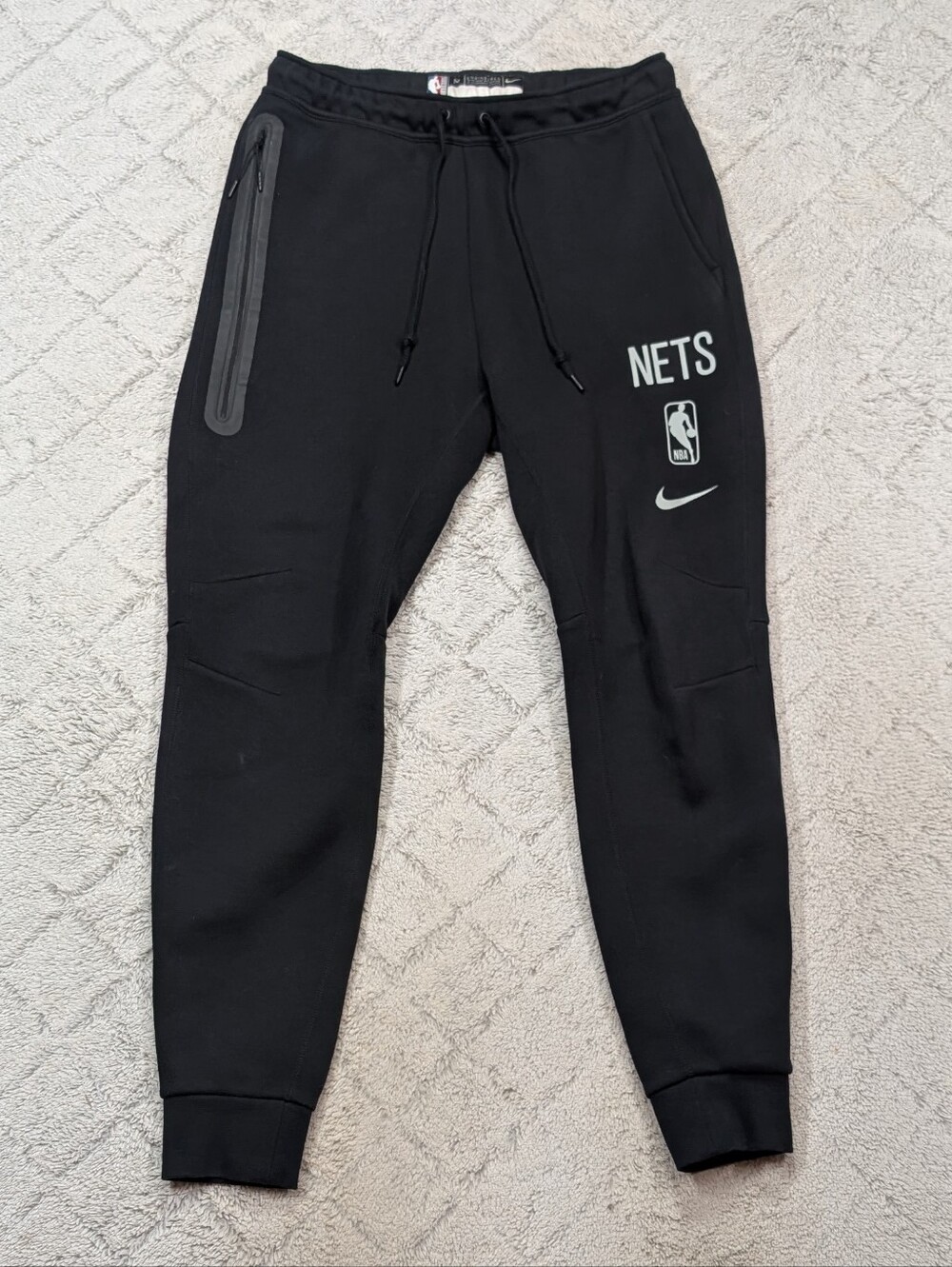 Nike Joggers Mens M Black Tech Fleece Brooklyn Nets NBA Engineered Gym Casual